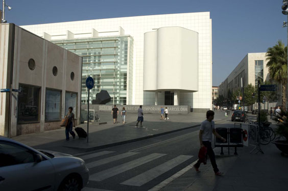 0phaidon-klubzwei-modernologies-macba-2009